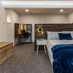 Cosy In West Bridgford, Close To Transport Links And Walking Distance To Cricket And Football Apartment