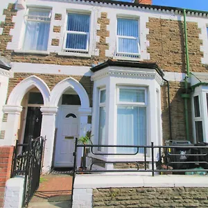 https://three-bedroom-townhouse-free-local-parking-by-property-promise.cardiffhotelswales.com