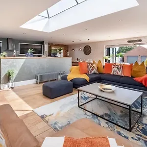 https://the-stables-luxury-house.yorkshirehotels.net