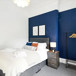 Saints Street Apartment