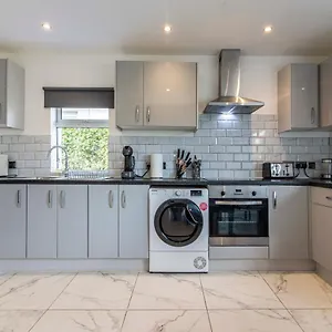 Quiet & Cosy Wollaton Bungalow, Large Garden, Near To Wollaton Deer Park Apartment