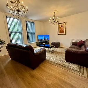 Lovely 2 Bed Apartment, Arnold Town Centre. Apartment